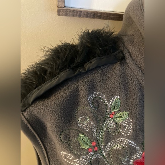 Christmas holiday vest Holiday editions size 3X woman’s black red feathe… - Picture 4 of 7